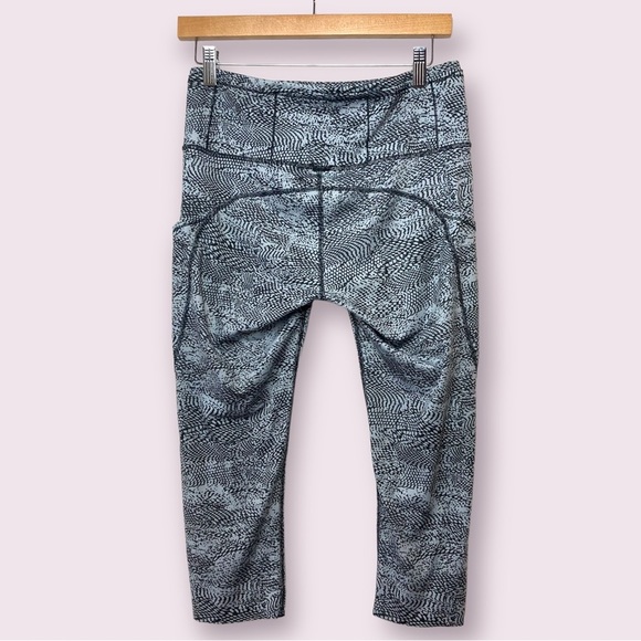 Lululemon Fast and Free High Rise Crop 23" Dimensional Icing Blue Multi - Picture 3 of 4